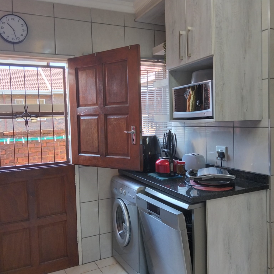 2 Bedroom Property for Sale in Birchleigh Gauteng