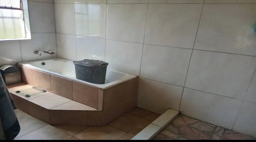 5 Bedroom Property for Sale in Helderstrome AH Gauteng