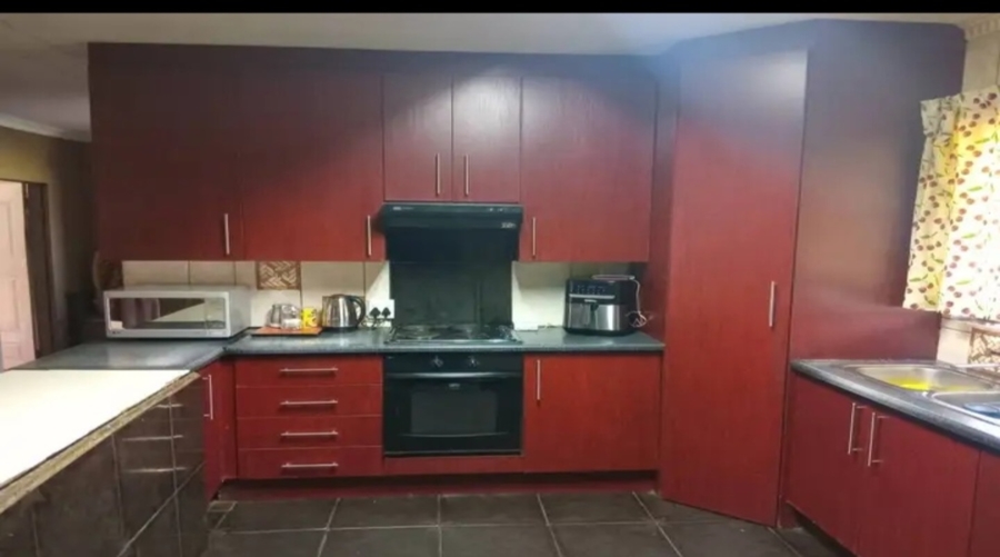 5 Bedroom Property for Sale in Helderstrome AH Gauteng