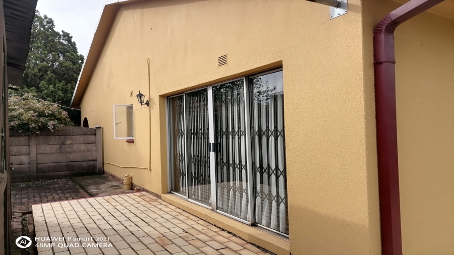 8 Bedroom Property for Sale in Bedworth Park Gauteng