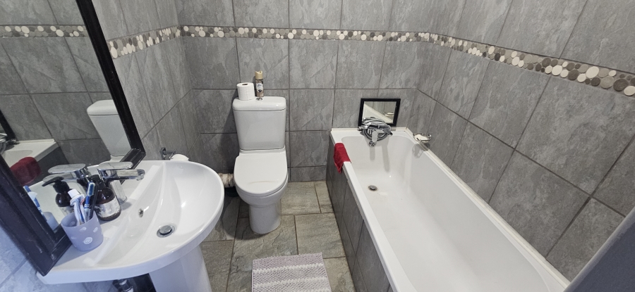 2 Bedroom Property for Sale in Raceview Gauteng