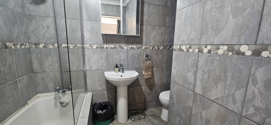 2 Bedroom Property for Sale in Raceview Gauteng