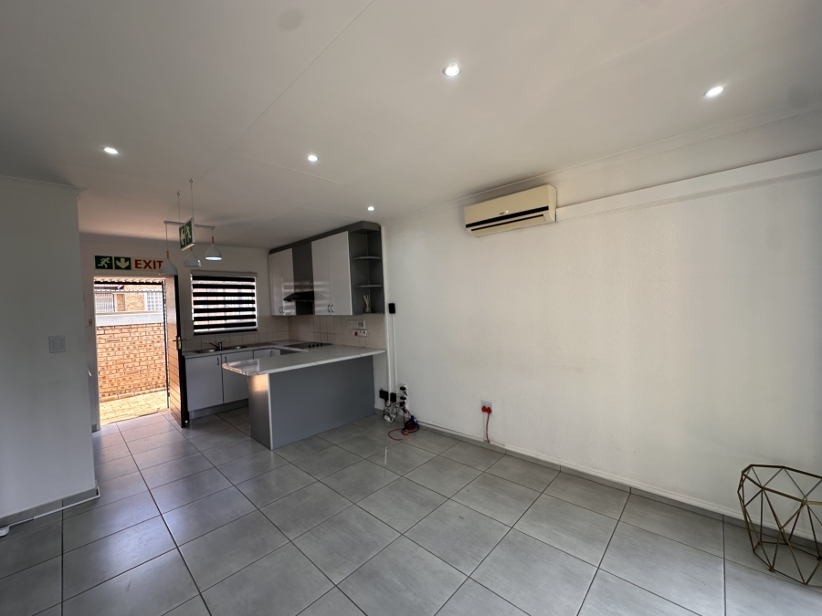 2 Bedroom Property for Sale in Heuwelsig Estate Gauteng