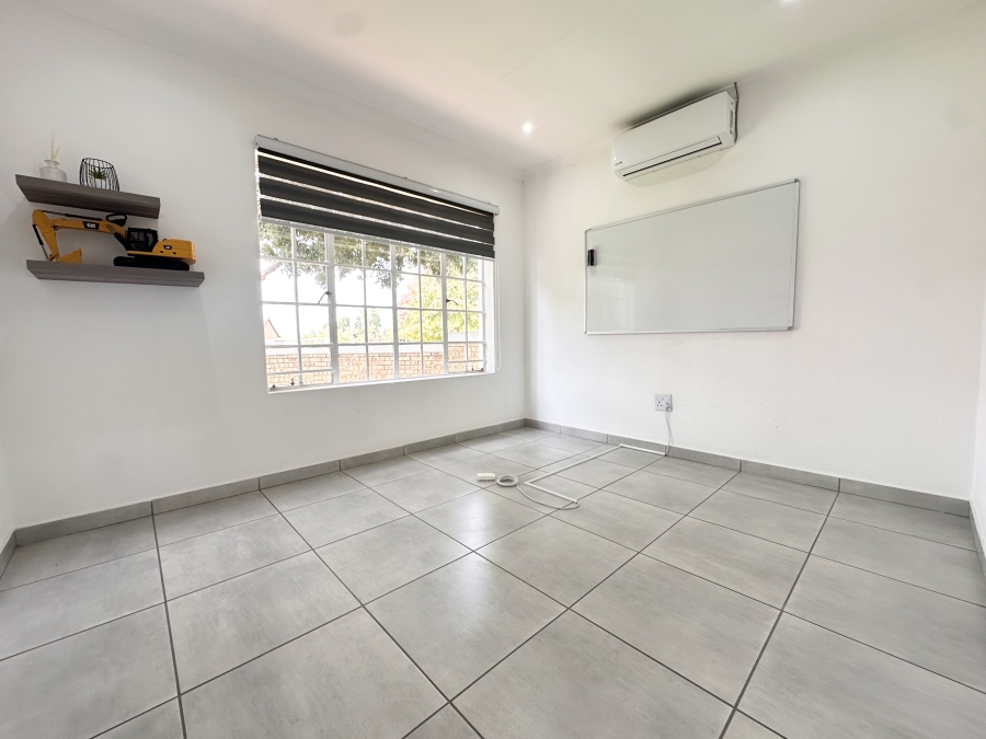 2 Bedroom Property for Sale in Heuwelsig Estate Gauteng