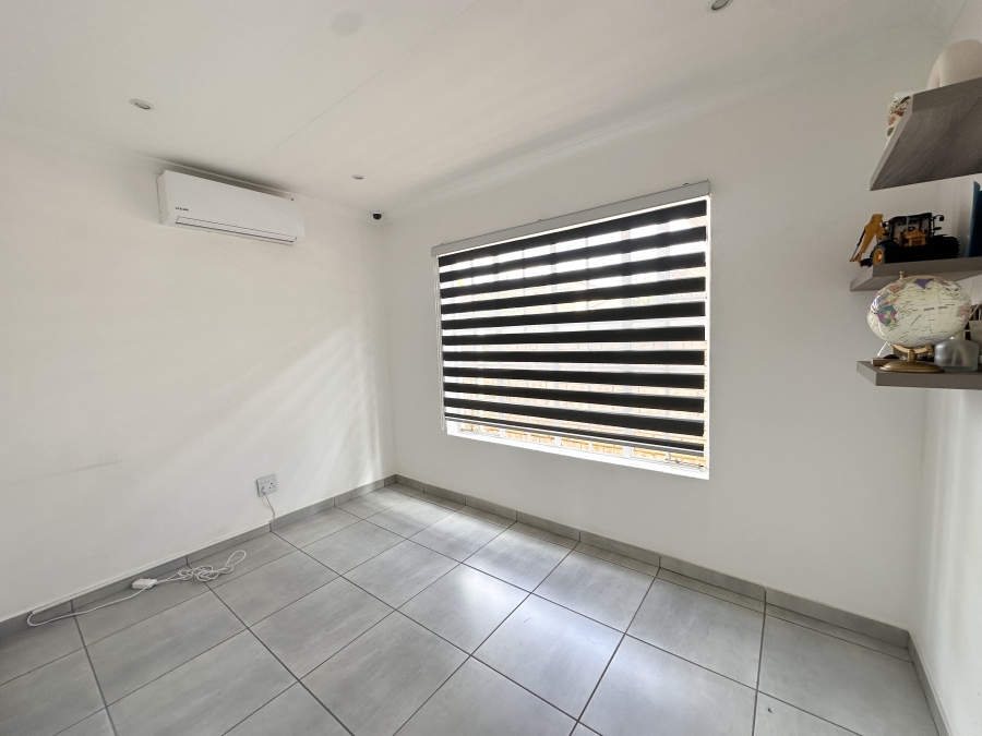 2 Bedroom Property for Sale in Heuwelsig Estate Gauteng