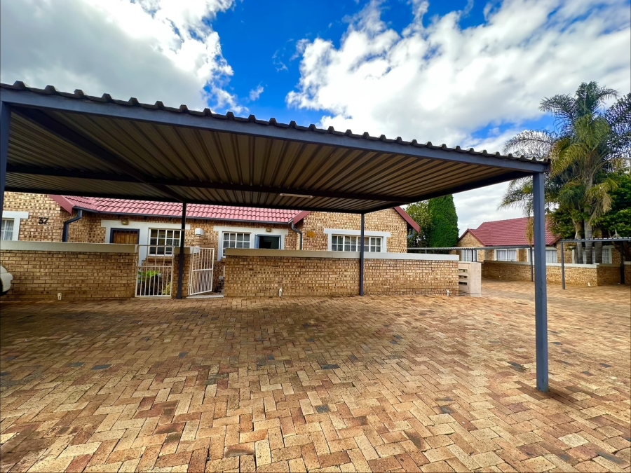 2 Bedroom Property for Sale in Heuwelsig Estate Gauteng