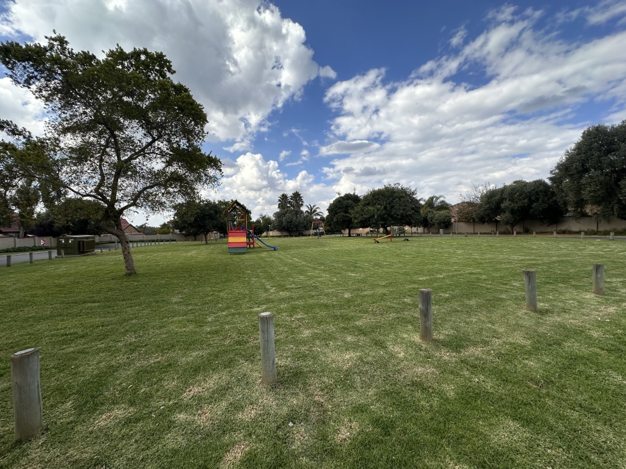 2 Bedroom Property for Sale in Heuwelsig Estate Gauteng