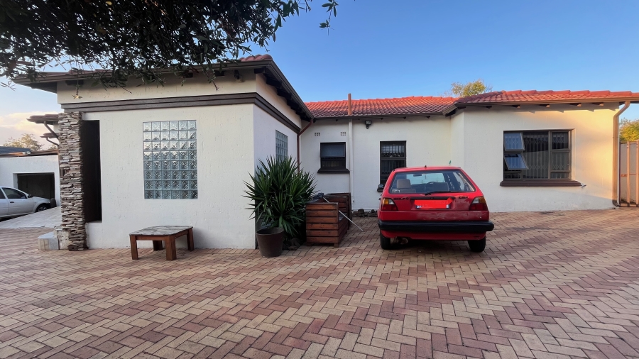 4 Bedroom Property for Sale in Brackendowns Gauteng