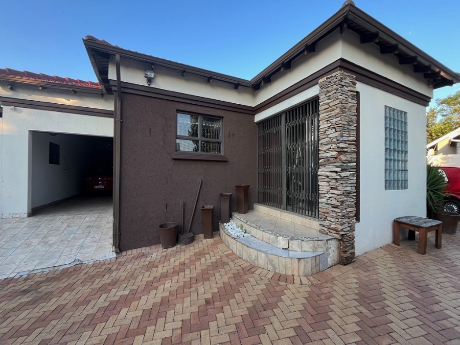 4 Bedroom Property for Sale in Brackendowns Gauteng