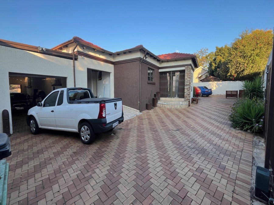 4 Bedroom Property for Sale in Brackendowns Gauteng