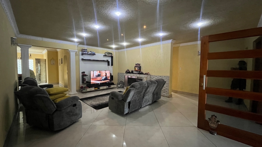 4 Bedroom Property for Sale in Brackendowns Gauteng