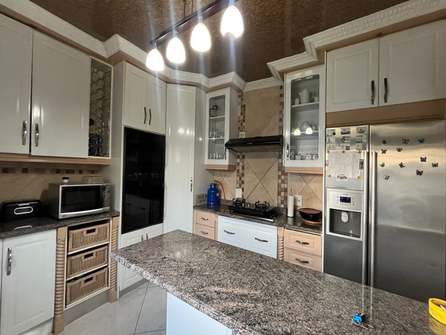 4 Bedroom Property for Sale in Brackendowns Gauteng