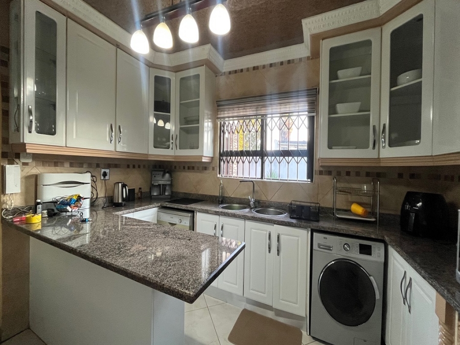 4 Bedroom Property for Sale in Brackendowns Gauteng