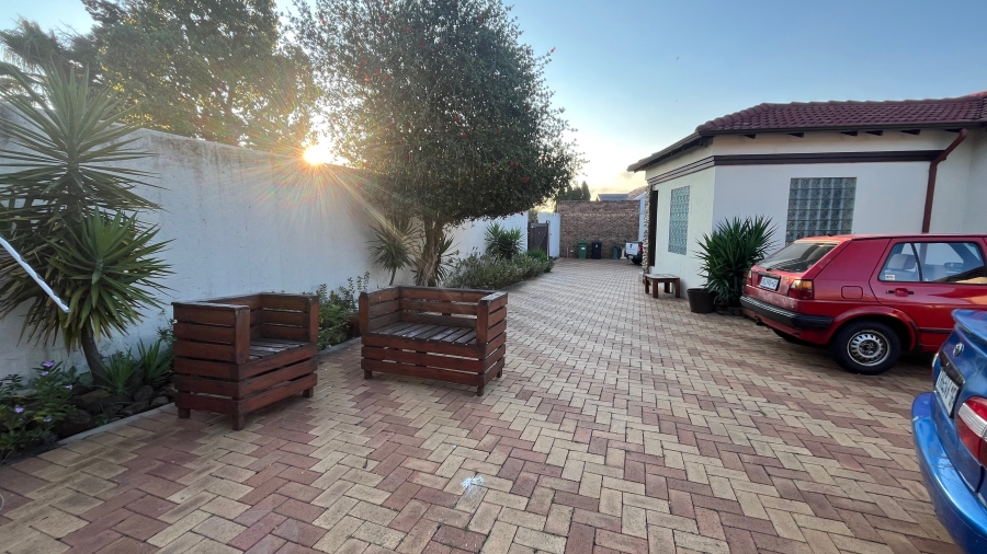 4 Bedroom Property for Sale in Brackendowns Gauteng