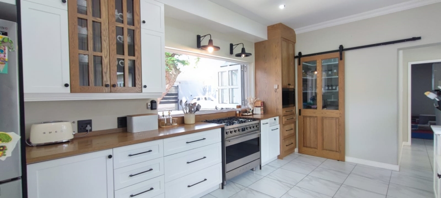 4 Bedroom Property for Sale in Eldoraigne Gauteng