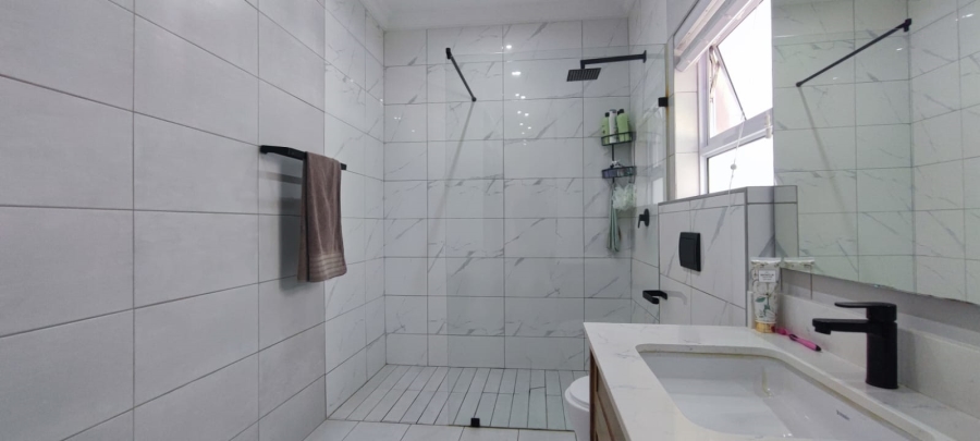 4 Bedroom Property for Sale in Eldoraigne Gauteng