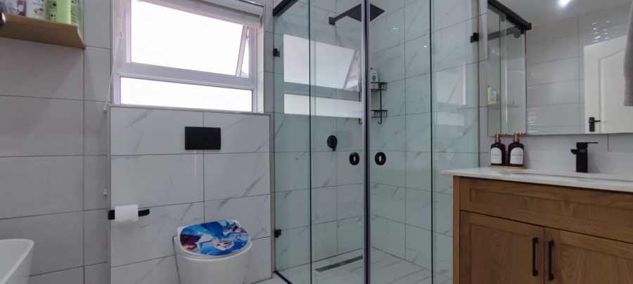 4 Bedroom Property for Sale in Eldoraigne Gauteng