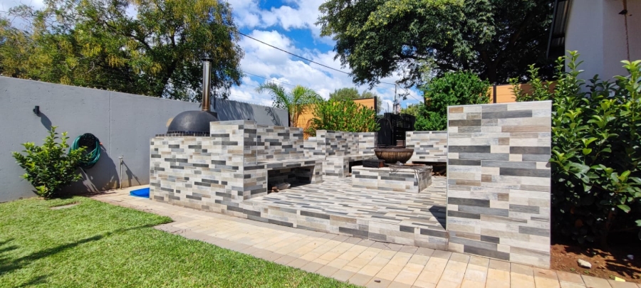 4 Bedroom Property for Sale in Eldoraigne Gauteng