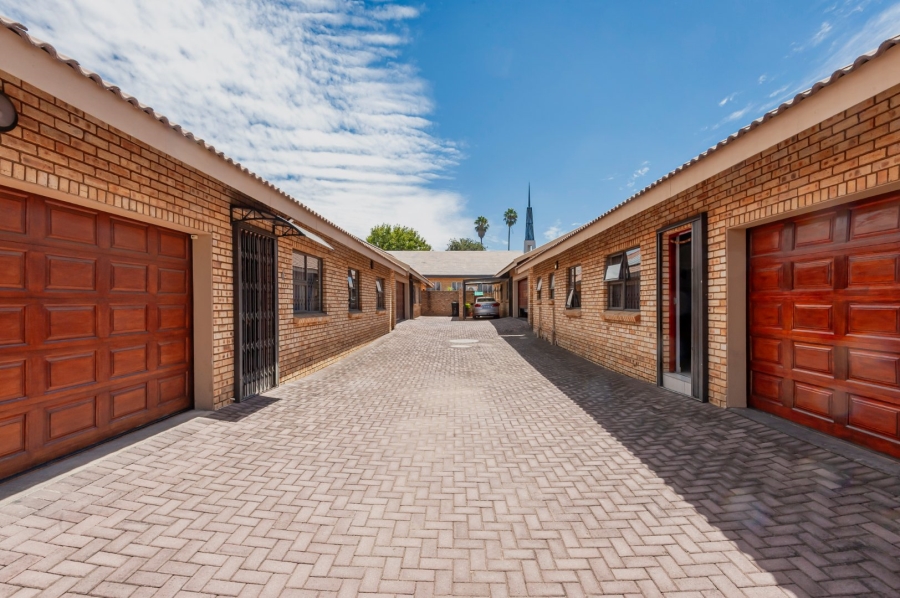 3 Bedroom Property for Sale in New Redruth Gauteng