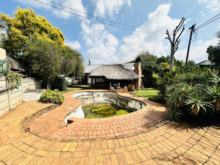 4 Bedroom Property for Sale in Verwoerdpark Gauteng
