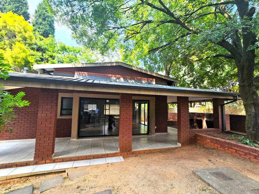 2 Bedroom Property for Sale in Die Hoewes Gauteng