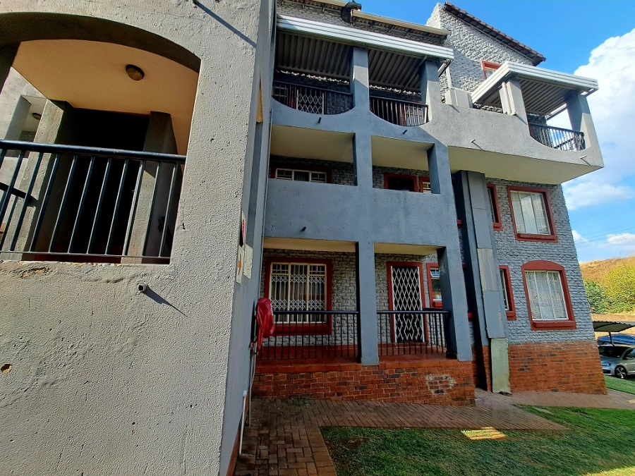 To Let 2 Bedroom Property for Rent in Castleview Gauteng