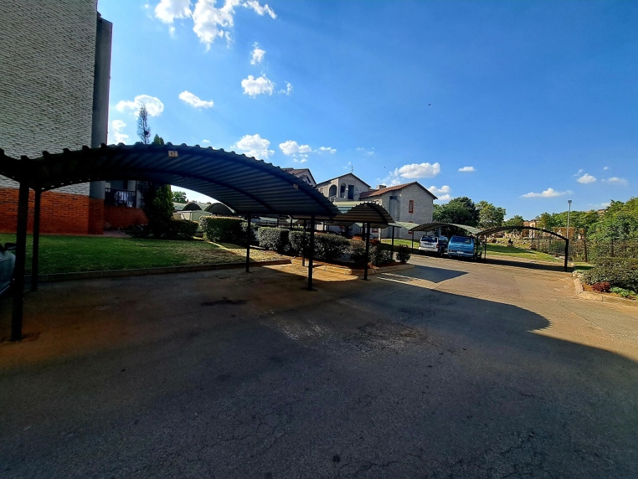 To Let 2 Bedroom Property for Rent in Castleview Gauteng