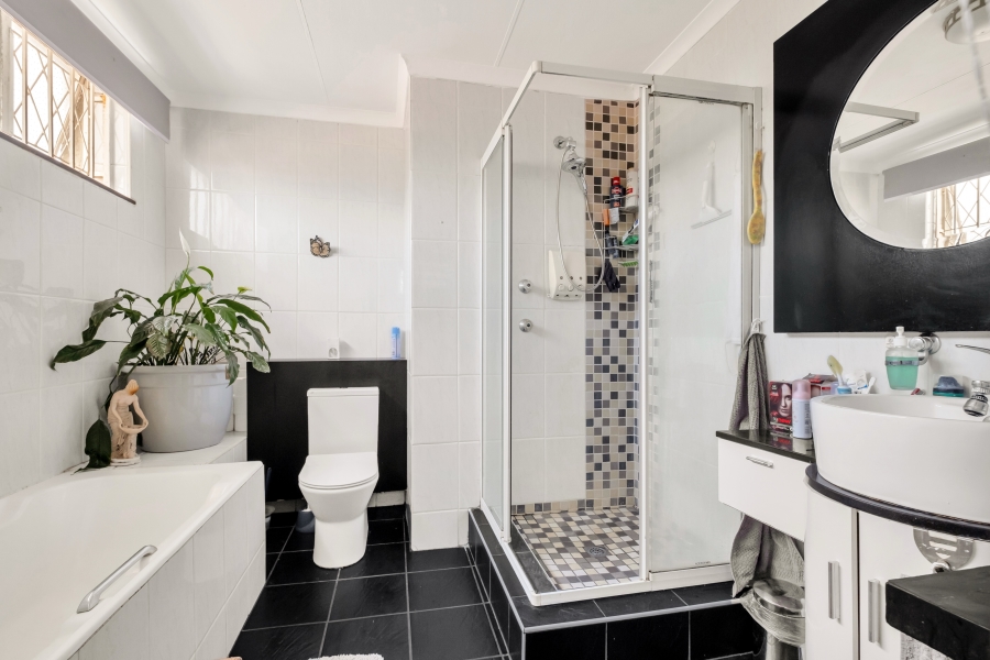 4 Bedroom Property for Sale in Atholl Gauteng