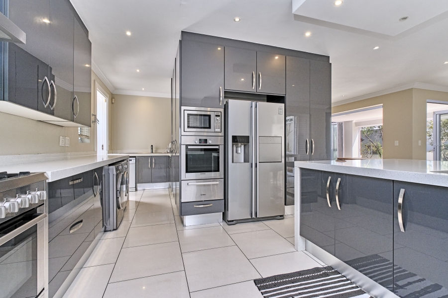 To Let 4 Bedroom Property for Rent in Waterfall Country Village Gauteng
