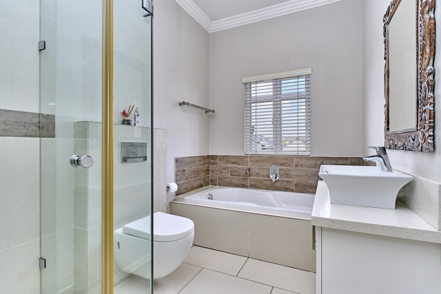To Let 4 Bedroom Property for Rent in Waterfall Country Village Gauteng