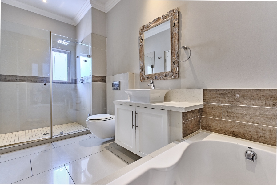 To Let 4 Bedroom Property for Rent in Waterfall Country Village Gauteng