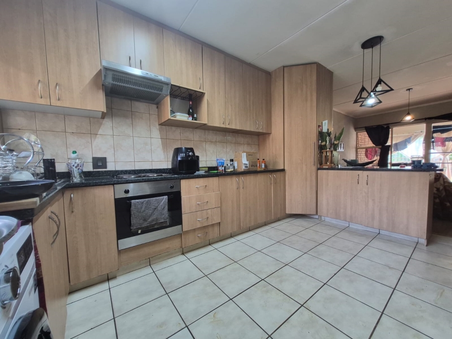 2 Bedroom Property for Sale in Ravenswood Gauteng