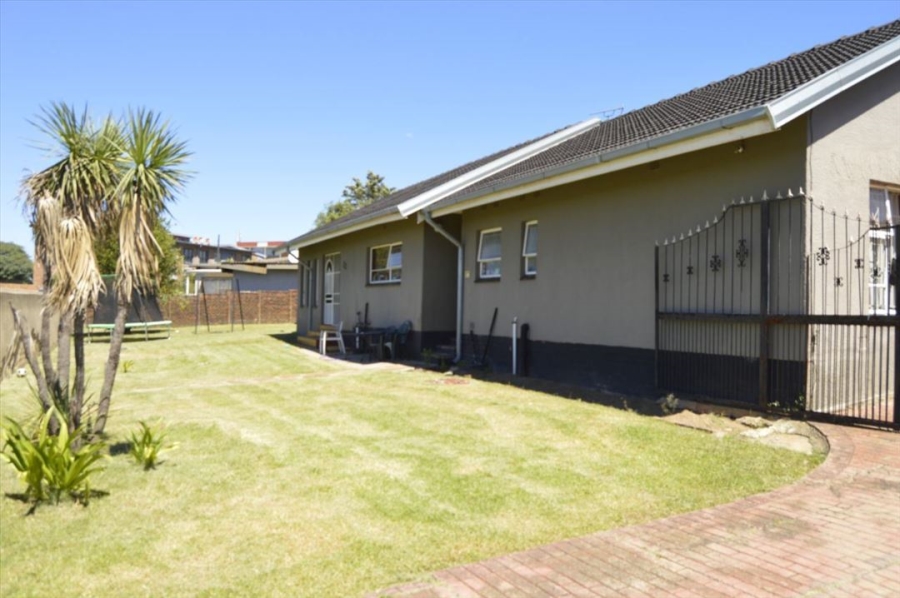 3 Bedroom Property for Sale in Birchleigh Gauteng