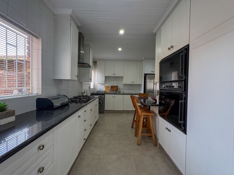 3 Bedroom Property for Sale in Larrendale Gauteng