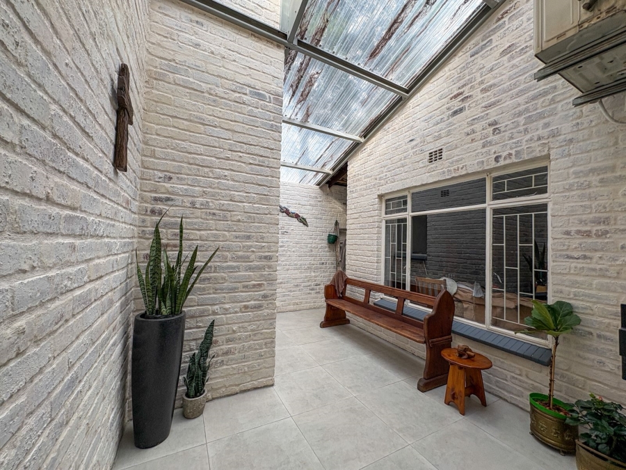 3 Bedroom Property for Sale in Larrendale Gauteng