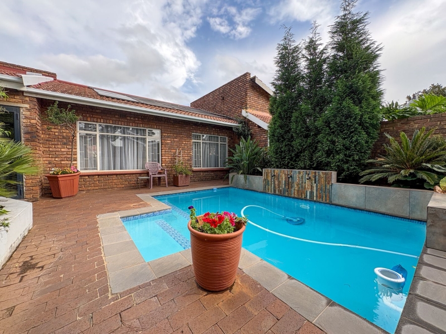 3 Bedroom Property for Sale in Larrendale Gauteng