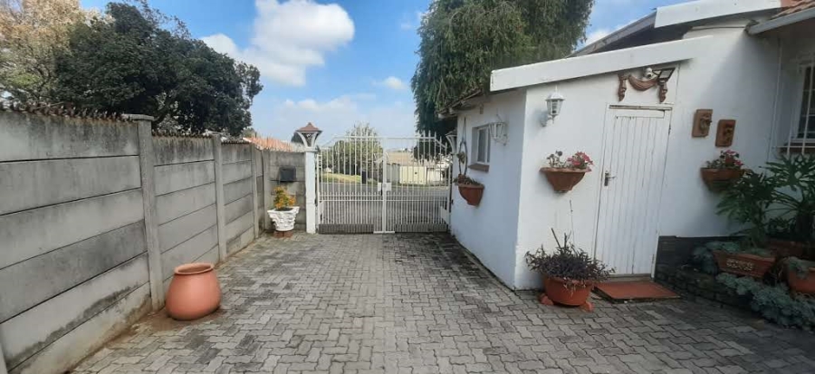 3 Bedroom Property for Sale in Esther Park Gauteng