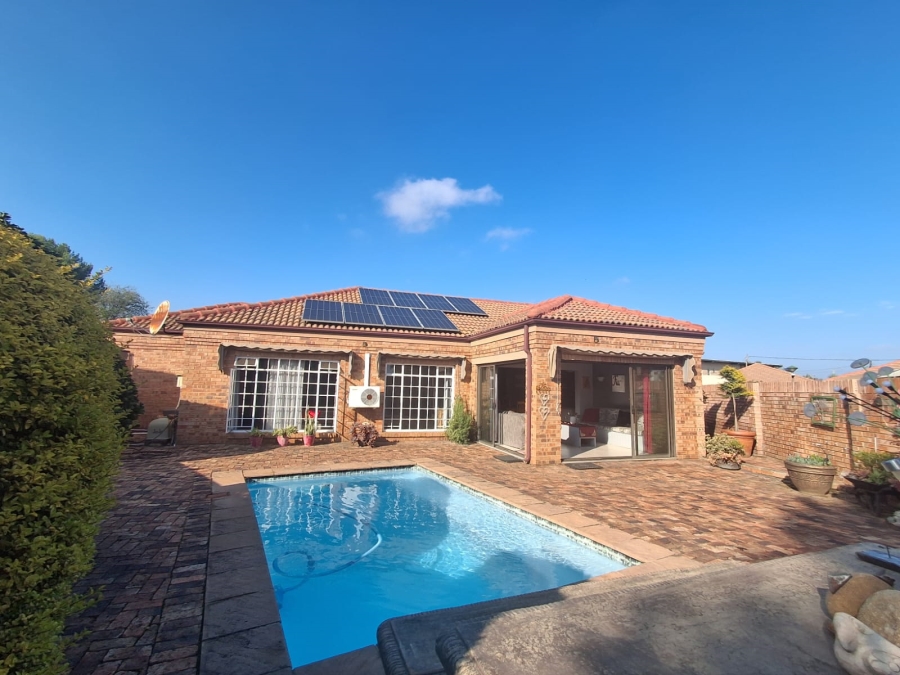 3 Bedroom Property for Sale in Three Rivers Gauteng