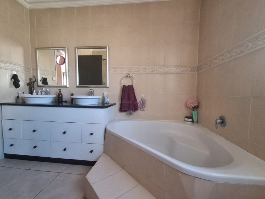 3 Bedroom Property for Sale in Three Rivers Gauteng