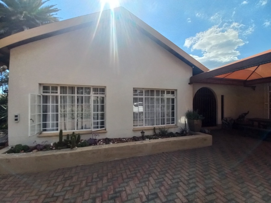 To Let 4 Bedroom Property for Rent in Vanderbijlpark SE 6 Gauteng