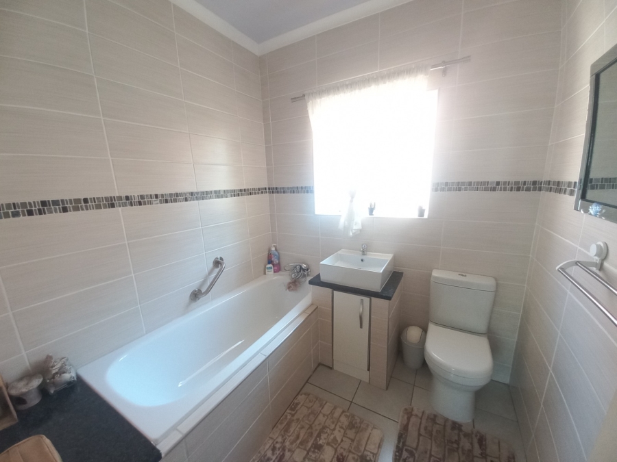 To Let 4 Bedroom Property for Rent in Vanderbijlpark SE 6 Gauteng