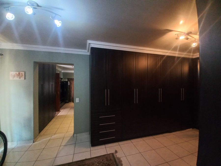 To Let 4 Bedroom Property for Rent in Vanderbijlpark SE 6 Gauteng