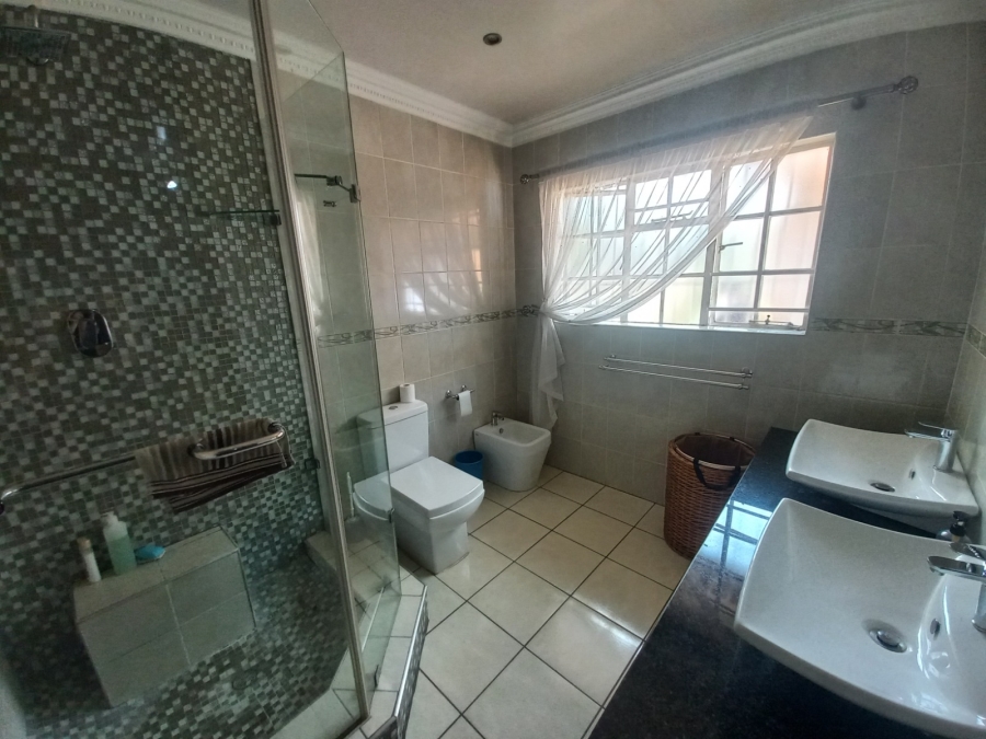 To Let 4 Bedroom Property for Rent in Vanderbijlpark SE 6 Gauteng