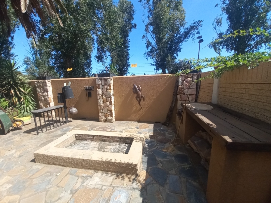 To Let 4 Bedroom Property for Rent in Vanderbijlpark SE 6 Gauteng