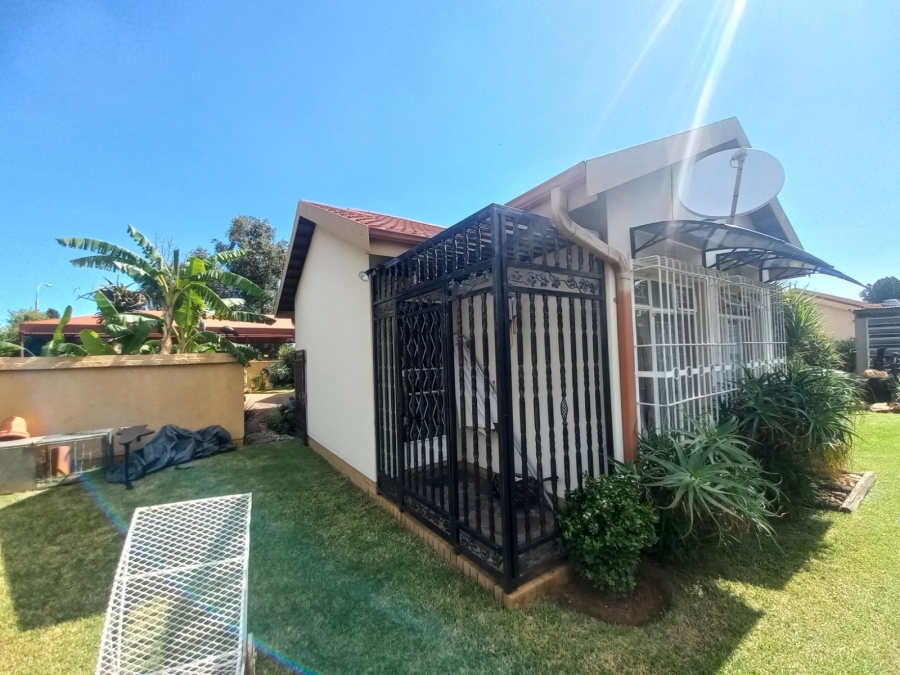 To Let 4 Bedroom Property for Rent in Vanderbijlpark SE 6 Gauteng