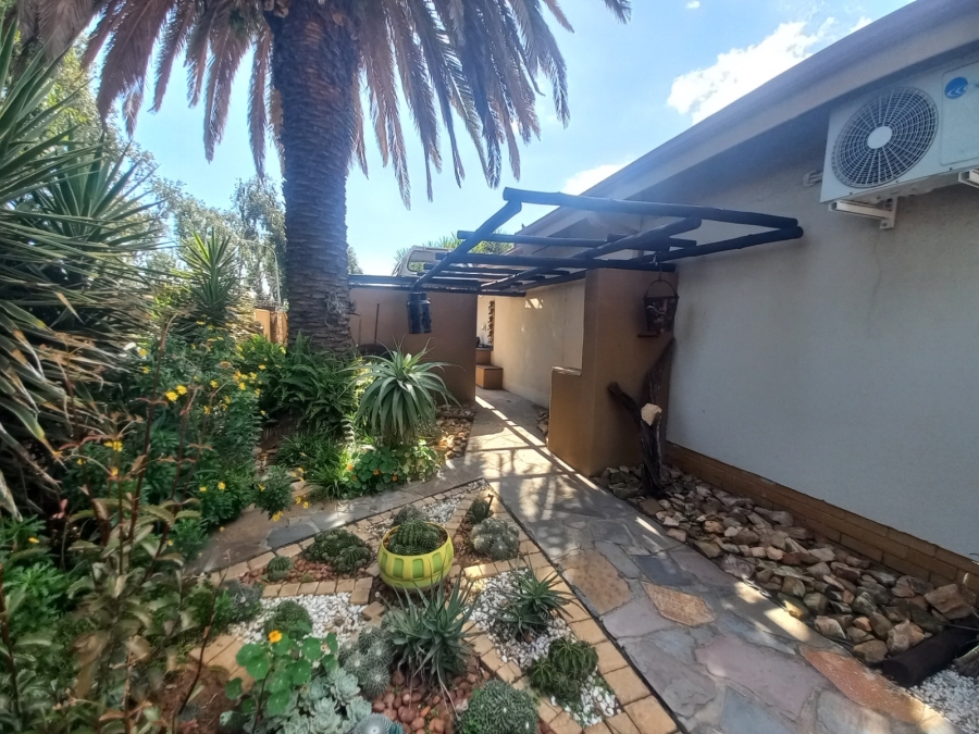 To Let 4 Bedroom Property for Rent in Vanderbijlpark SE 6 Gauteng