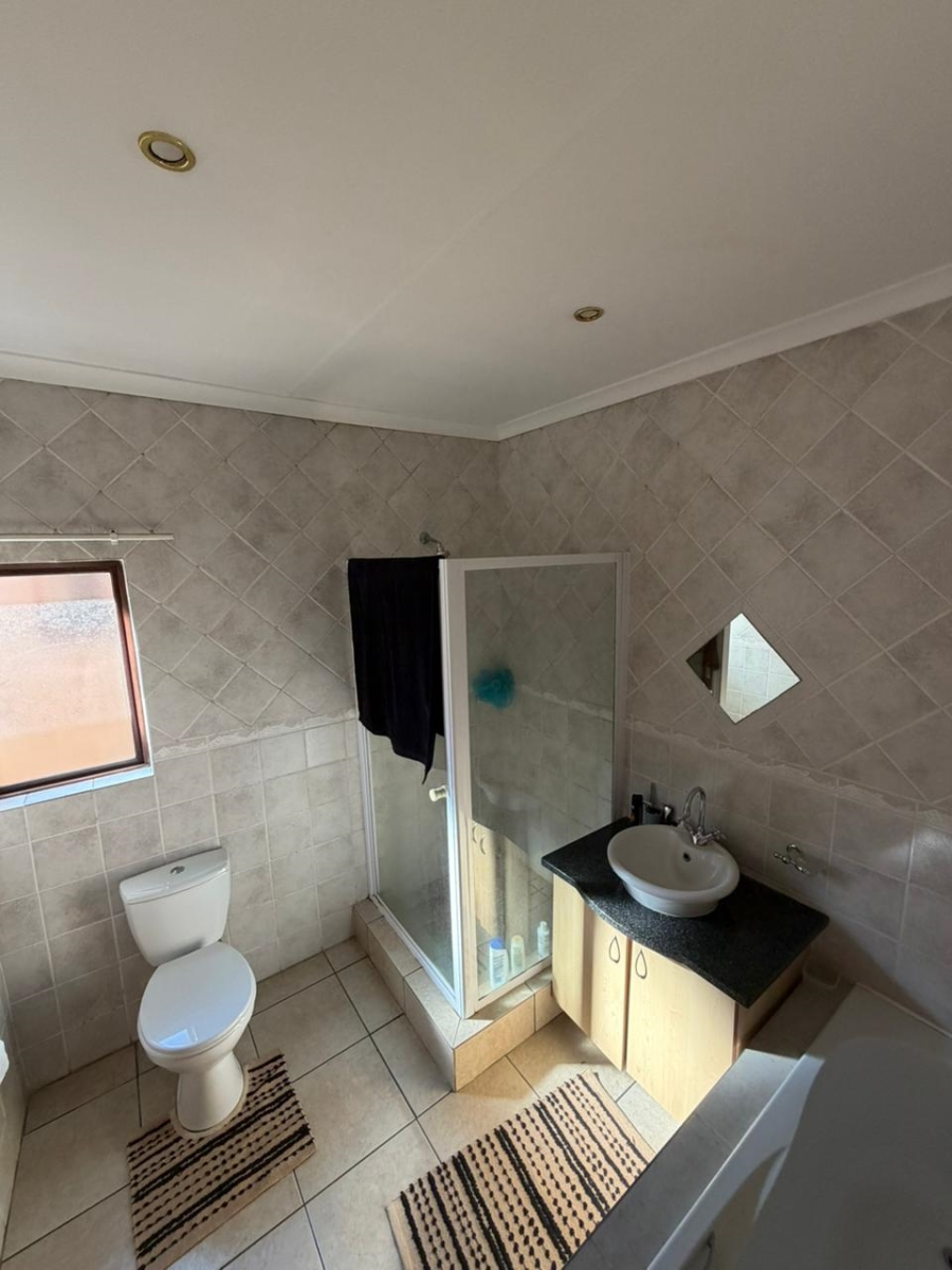 To Let 2 Bedroom Property for Rent in Sonneveld Gauteng