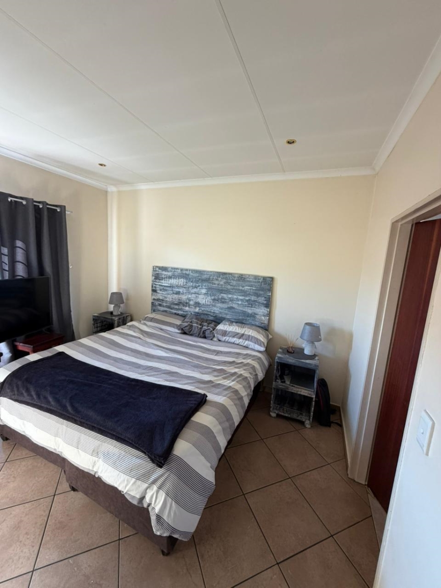 To Let 2 Bedroom Property for Rent in Sonneveld Gauteng