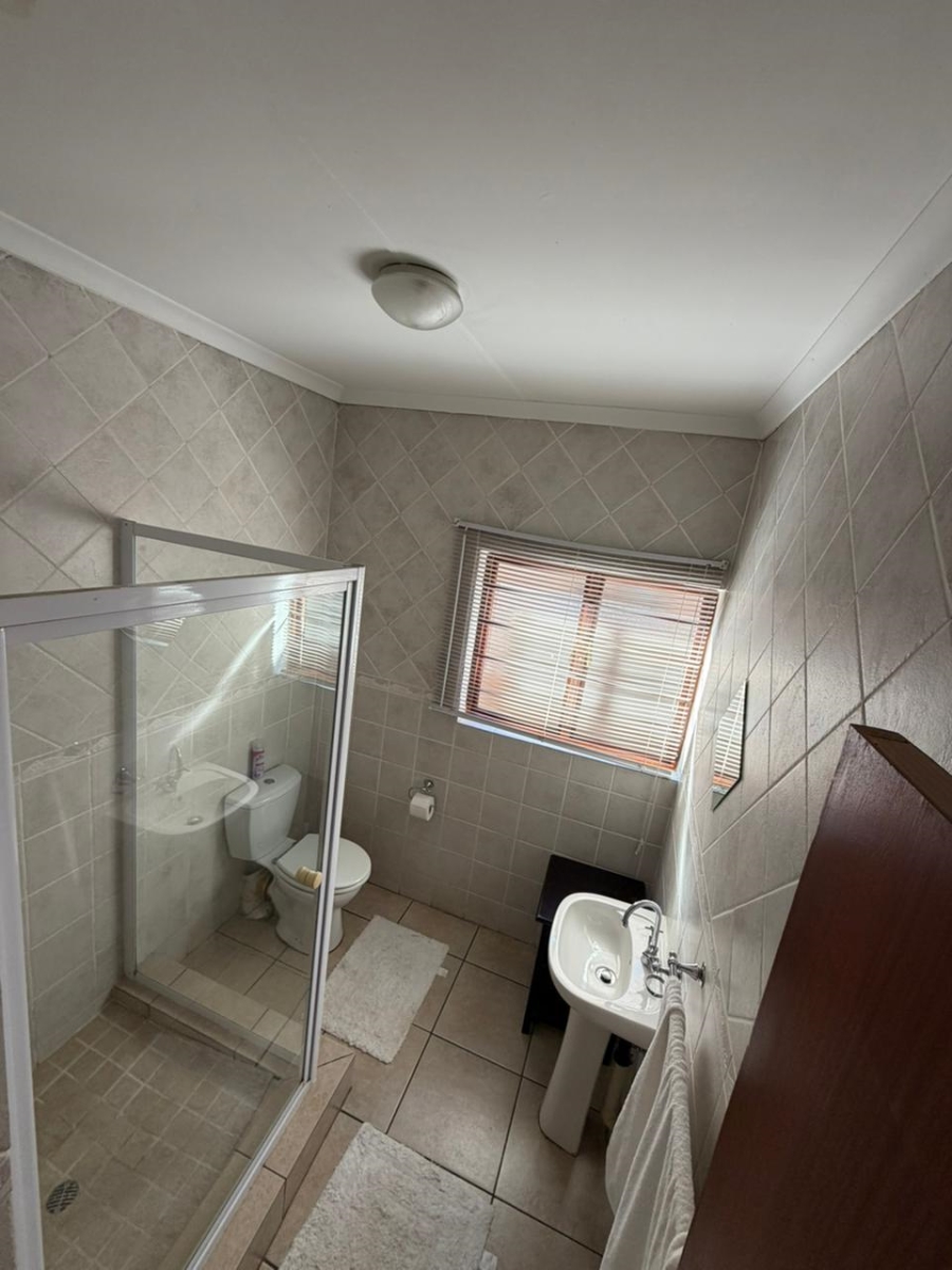 To Let 2 Bedroom Property for Rent in Sonneveld Gauteng