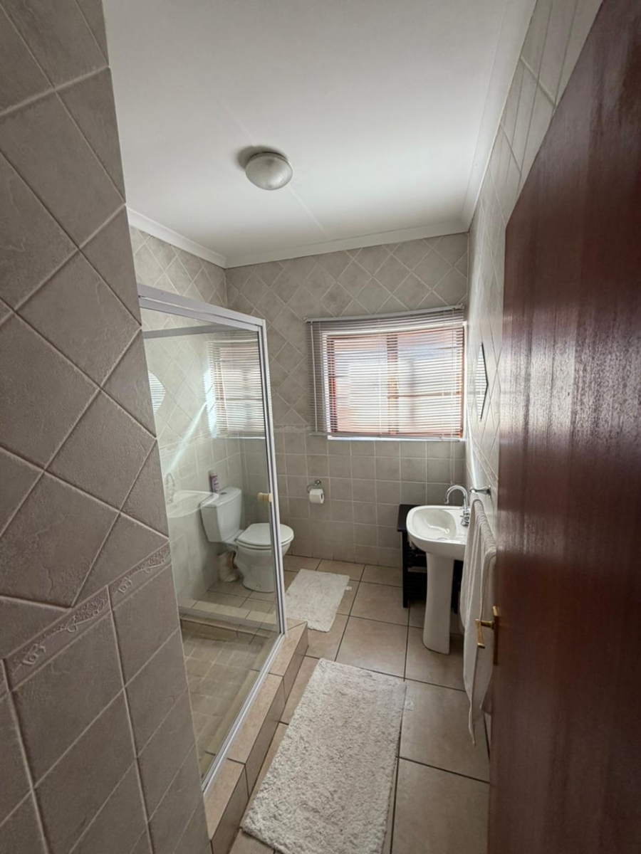 To Let 2 Bedroom Property for Rent in Sonneveld Gauteng